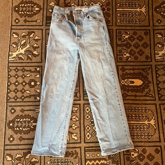 Levi's Pants - Ribcage straight Levi’s worn once